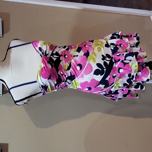 Hollister Floral Dress - Picture 5 of 11